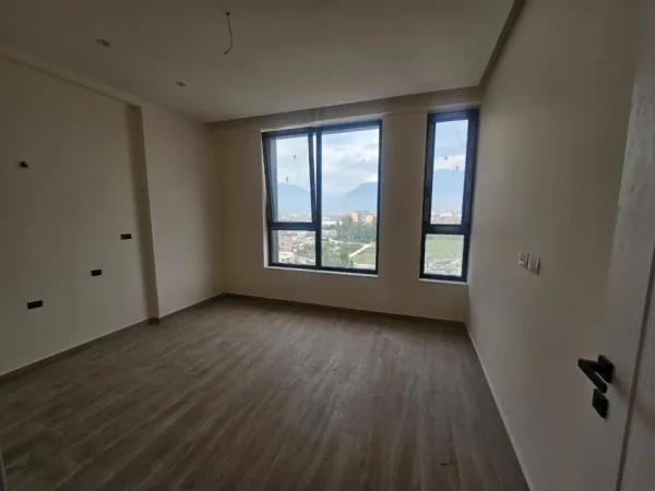 Tirane, shitet apartament 3+1 Kati 8, 135 m² 262.000 € 
