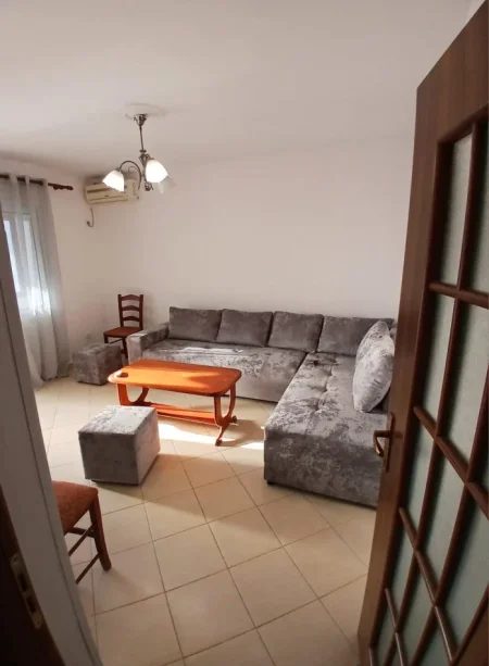 Tirane, jepet me qera apartament 1+1 Kati 4, 65 m² 450 €