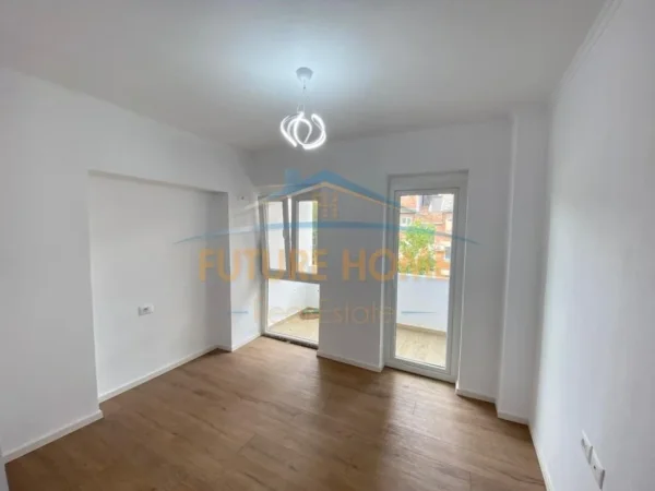 Tirane, shitet apartament 2+1 Kati 4, 63 m² 169.000 € (21 Dhjetori, prane Poliklinikes nr 9.)
