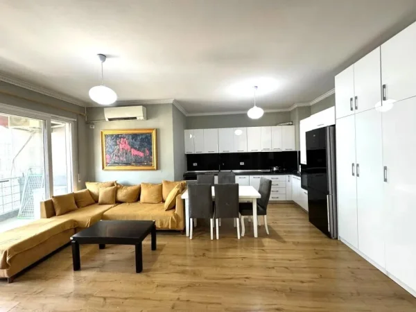 Tirane, shes apartament 2+1 Kati 4, 120 m² 280.000 € (Komuna e Parisit)