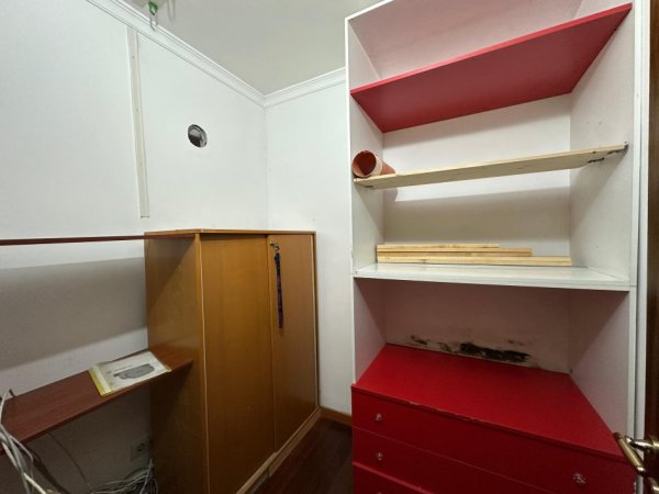 Tirane, jepet me qera ambjent biznesi Kati 8, 120 m² 1.200 € (Rruga e Dibres)