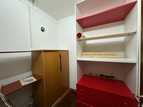 Tirane, jepet me qera ambjent biznesi Kati 8, 120 m² 1.200 € (Rruga e Dibres)