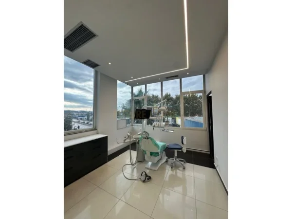 Tirane, shitet ambjent biznesi Kati 2, 90 m² 50.000 € (Institut)