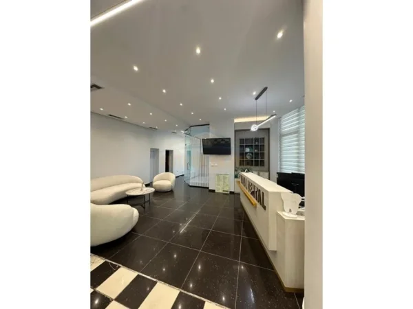 Tirane, shitet ambjent biznesi Kati 2, 90 m² 50.000 € (Institut)