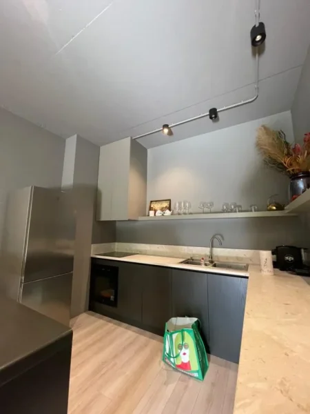 Tirane, jepet me qera apartament 2+1 Kati 3, 105 m² 2.500 € (Rruga e Elbasanit)