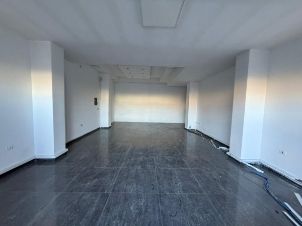 Tirane, jepet me qera ambjent biznesi Kati 2, 80 m² 550 € (Astir)