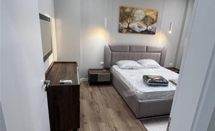 Tirane, jepet me qera apartament 1+1+Ballkon Kati 3, 76 m² 600 € (farke e madhe)