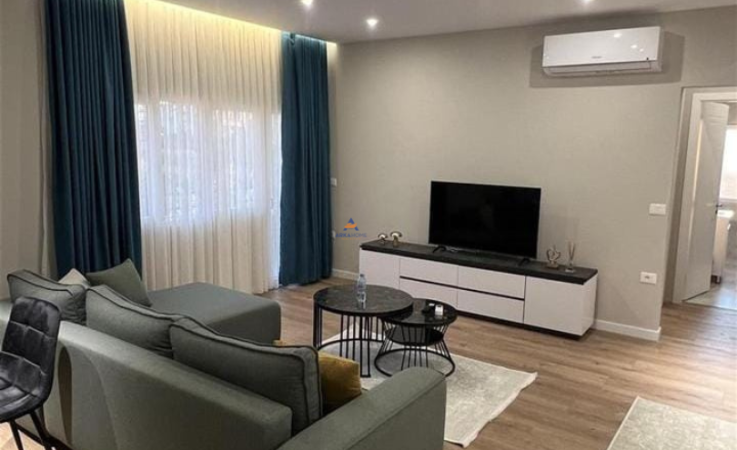 Tirane, jepet me qera apartament 1+1+Ballkon Kati 3, 76 m² 600 € (farke e madhe)
