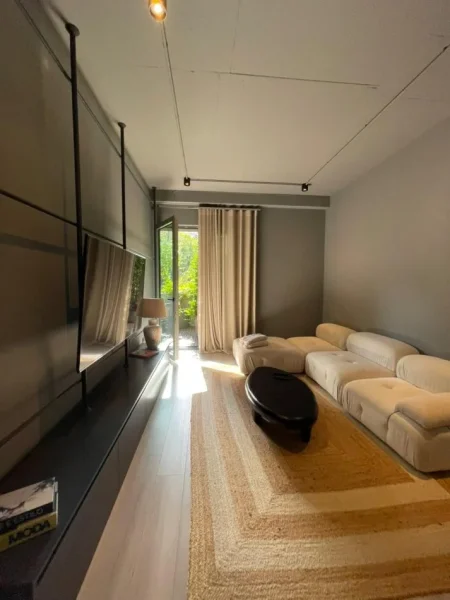 Tirane, jepet me qera apartament 2+1+Ballkon , 115 m² 2.500 € (Rruga e Elbasanit)