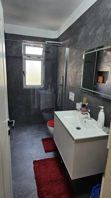 Tirane, jepet me qera apartament 2+1+Ballkon Kati 5, 75 m² 500 € 
