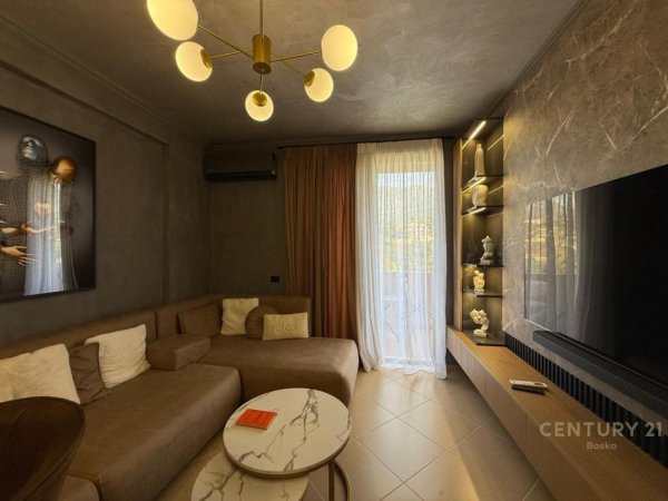 Tirane, jepet me qera apartament 1+1 Kati 4, 67 m² 500 € (Rezidenca City View)