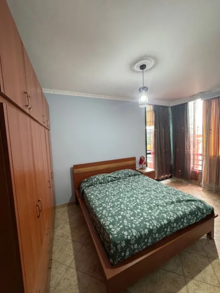 Tirane, jepet me qera apartament 2+1+Ballkon Kati 4, 130 m² 700 € 