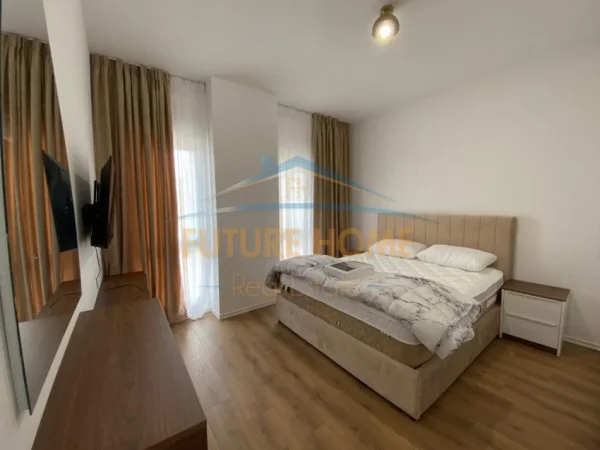 Tirane, jepet me qera apartament 2+1 Kati 8, 77 m² 1.000 € (Zogu i Zi)