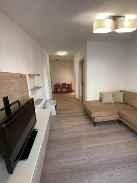 Tirane, jepet me qera apartament 1+1+Ballkon Kati 5, 65 m² 480 € (Rruga Bill Klinton, tek mbikalimi)