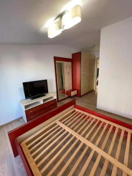 Tirane, jepet me qera apartament 1+1+Ballkon Kati 5, 65 m² 480 € (Rruga Bill Klinton, tek mbikalimi)