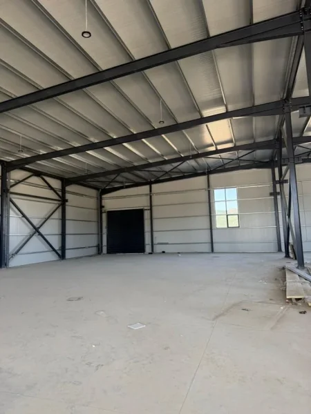 Tirane, jepet me qera magazine Kati 0, 1.300 m² (VAQARR)