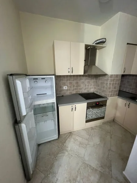 Tirane, jepet me qera vetem 1 dhome 1+1 Kati 3, 40 m² 500 € 