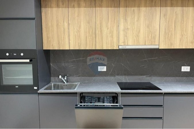 Tirane, jepet me qera apartament 1+1 Kati 4, 55 m² 700 € (Qender)