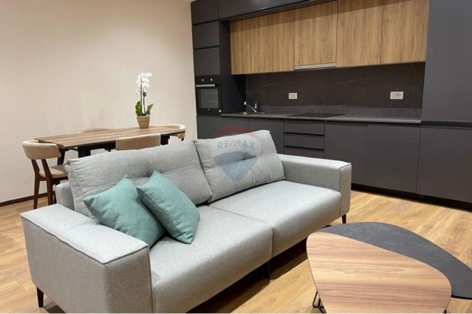 Tirane, jepet me qera apartament 1+1 Kati 4, 55 m² 700 € (Qender)