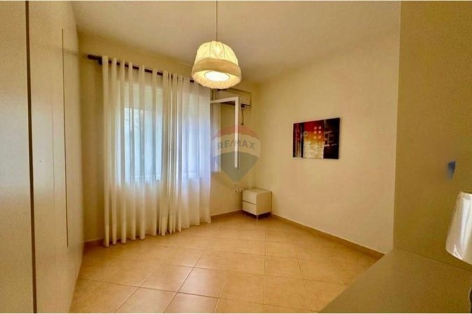Tirane, jepet me qera apartament 3+1+Aneks+Ballkon Kati 2, 116 m² 750 € (Liqeni i Thate)