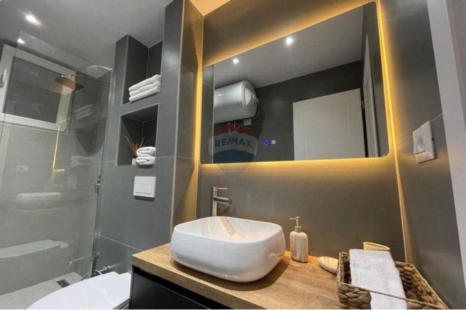 Tirane, jepet me qera apartament 1+1 Kati 4, 55 m² 700 € (Qender)