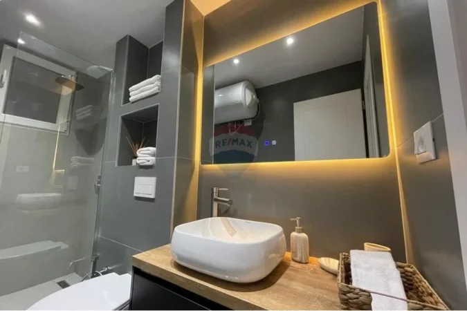 Tirane, jepet me qera apartament 1+1 Kati 4, 55 m² 700 € (Qender)