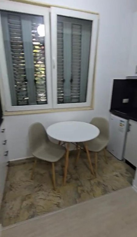 Tirane, jepet me qera apartament 1+1 Kati 2, 30 m² 400 € 