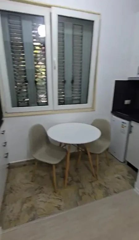 Tirane, jepet me qera apartament 1+1 Kati 2, 30 m² 400 € 