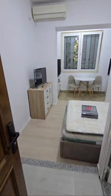 Tirane, jepet me qera apartament 1+1 Kati 2, 30 m² 400 € 