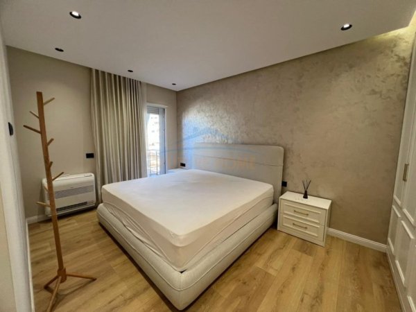 Tirane, jepet me qera 2+1 Kati 4, 118 m² 1.400 € 