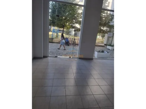 Tirane, jepet me qera ambjent biznesi Kati 0, 37 m² 250 € (,Siri Kodra)