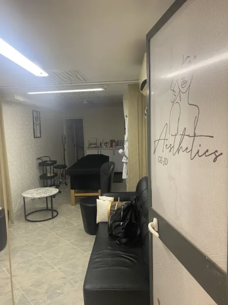 Jap me qera nje ambjent biznesi me siperfaqe 25 m2, 200 € (Blloku Vasil Shanto, prane KESH-it)