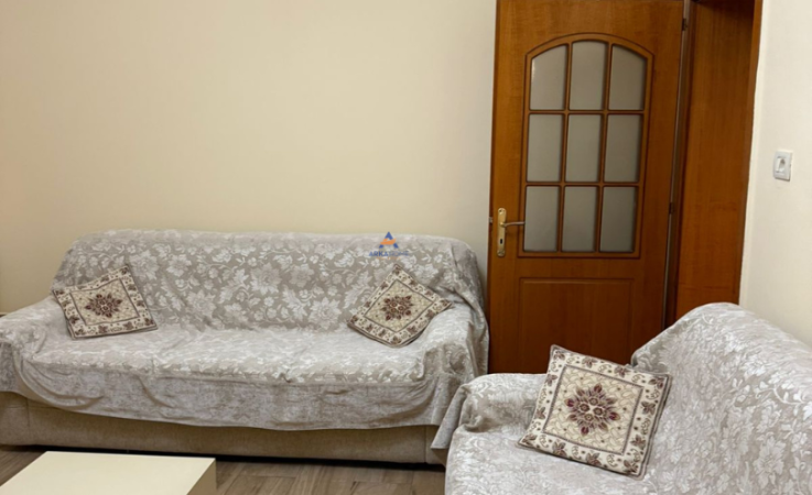 Tirane, jepet me qera apartament 2+1+Ballkon Kati 2, 110 m² 700 € (vasil shanto)