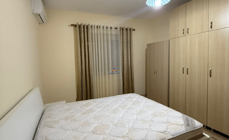 Tirane, jepet me qera apartament 2+1+Ballkon Kati 2, 110 m² 700 € (vasil shanto)