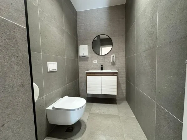 Tirane, jepet me qera ambjent biznesi Kati 4, 140 m² (Bulevardi Zogu i Pare)