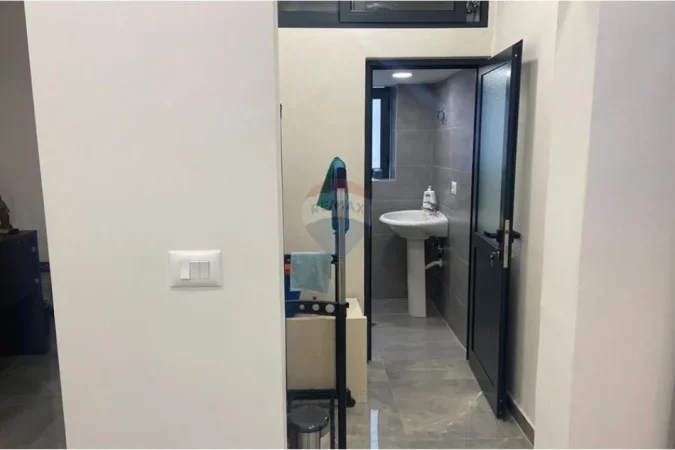 Tirane, shitet dyqan Kati 1, 67 m² 490.000 € (Rruga Sulejman Delvina)