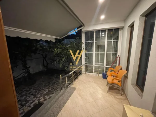 Tirane, jepet me qera Vile 3 Katshe Kati 0, 220 m² 1.000 € (QSUT)