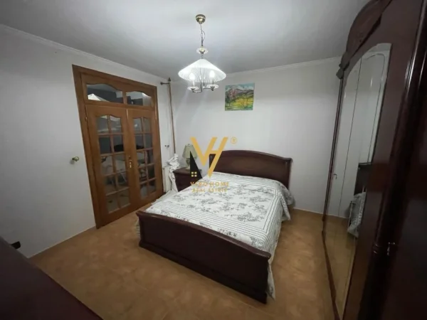 Tirane, jepet me qera Vile 3 Katshe Kati 0, 220 m² 1.000 € (QSUT)