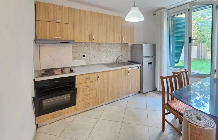 Tirane, jepet me qera apartament 1+1 Kati 1, 70 m² 500 € 