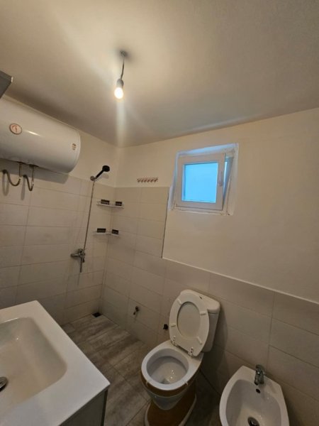 Tirane, jepet me qera apartament 1+1 Kati 1, 70 m² 500 € 