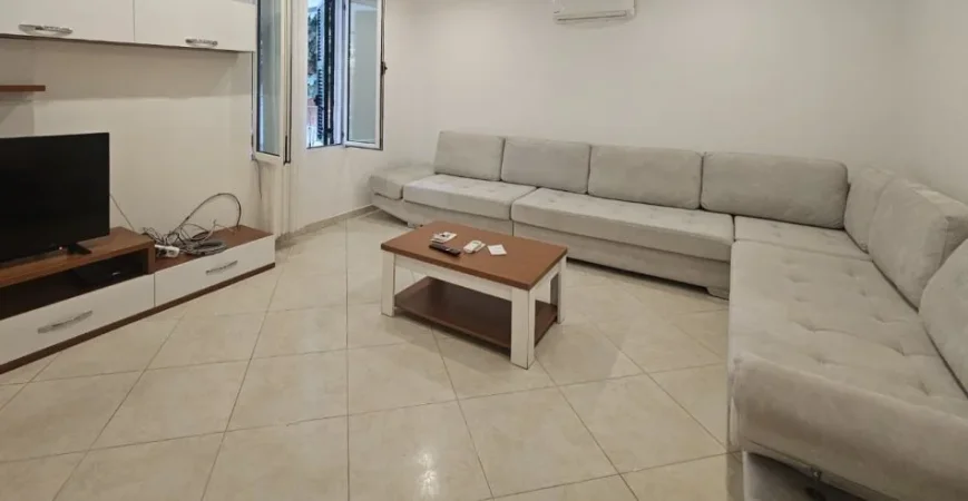 Tirane, jepet me qera apartament 1+1 Kati 1, 70 m² 500 € 