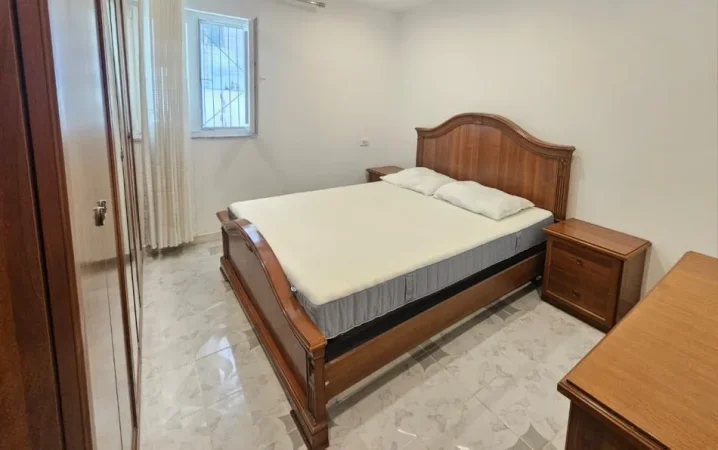 Tirane, jepet me qera apartament 1+1 Kati 1, 70 m² 500 € 