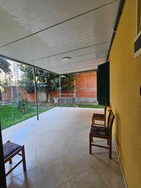 Tirane, jepet me qera apartament 1+1 Kati 1, 70 m² 500 € 