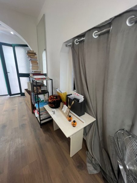 Tirane, jepet me qera zyre , 30 m² 450 € (Kristal Center)