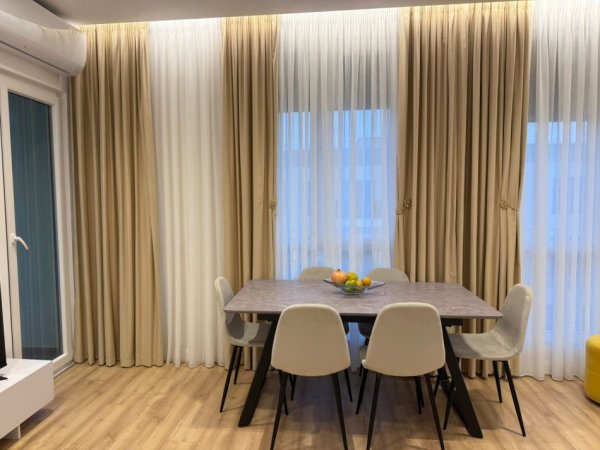 Tirane, jepet me qera apartament 2+1+Ballkon Kati 9, 114 m² 1.000 € (Fusha e Aviacionit)