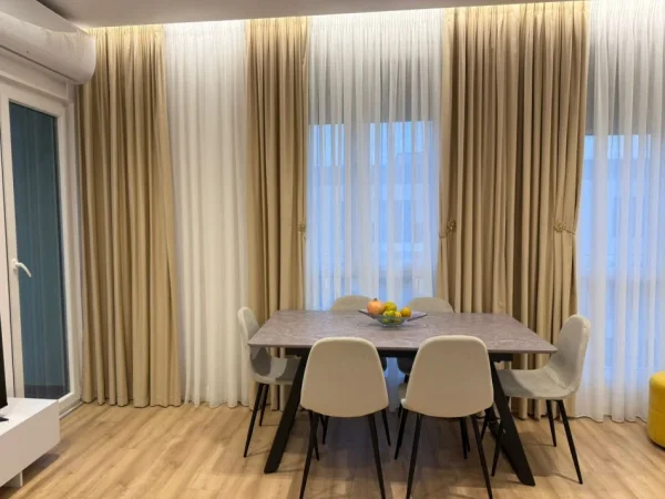 Tirane, jepet me qera apartament 2+1+Ballkon Kati 9, 114 m² 1.000 € (Fusha e Aviacionit)