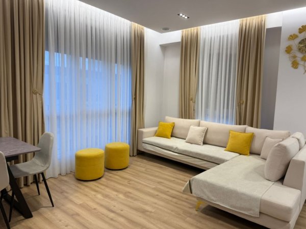 Tirane, jepet me qera apartament 2+1+Ballkon Kati 9, 114 m² 1.000 € (Fusha e Aviacionit)