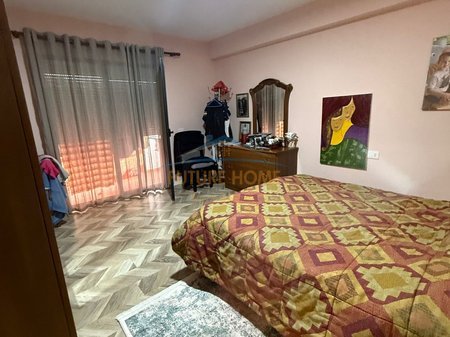 Shitet, Apartament 2+1, Rruga 5 Maji, Tiranë. AREA59072