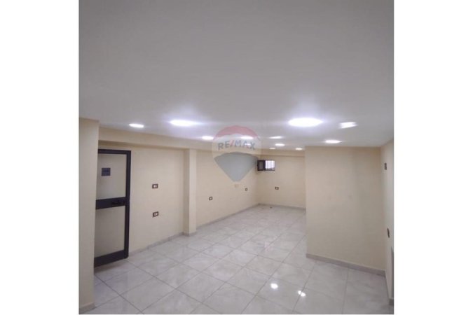 Tirane, jepet me qera ambjent biznesi Kati 1, 30 m² 450 € (Rruga e Durresit)