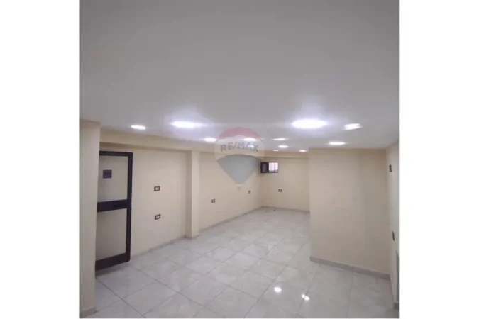 Tirane, jepet me qera ambjent biznesi Kati 1, 30 m² 450 € (Rruga e Durresit)